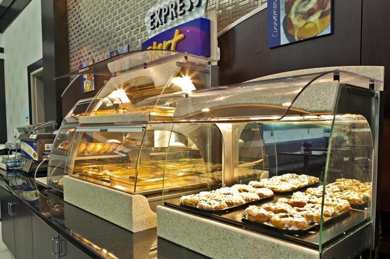 Holiday Inn Express & Suites Cleveland/Westlake By Ihg Eksteriør bilde