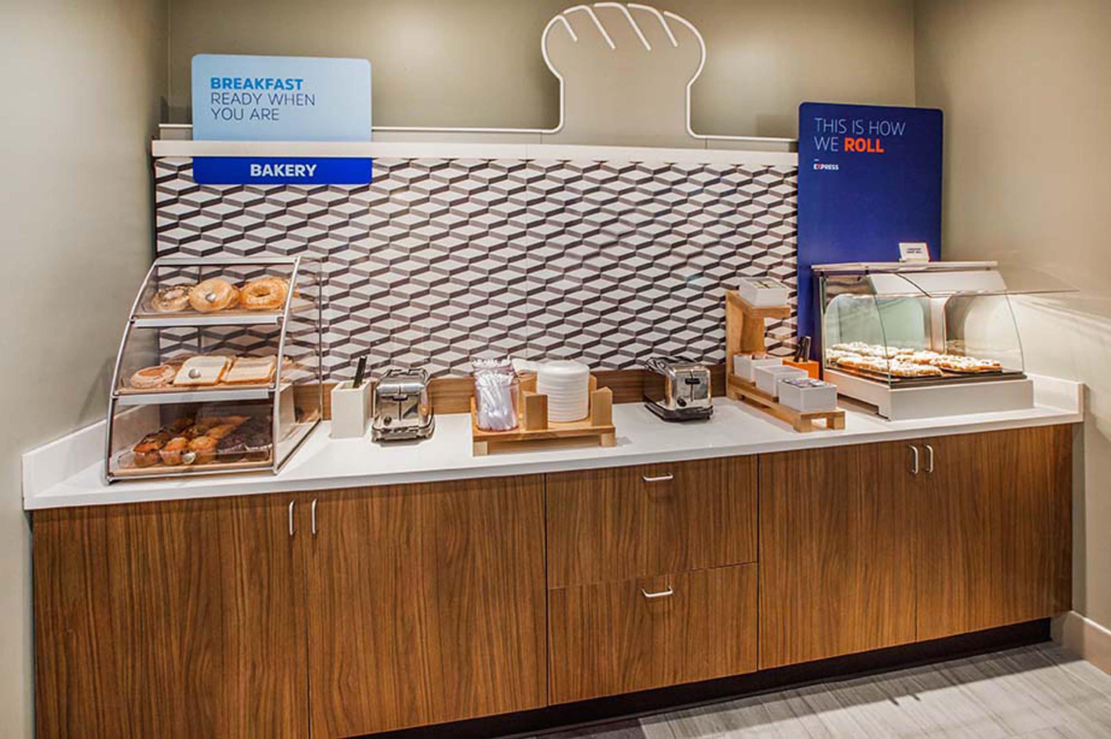 Holiday Inn Express & Suites Cleveland/Westlake By Ihg Eksteriør bilde